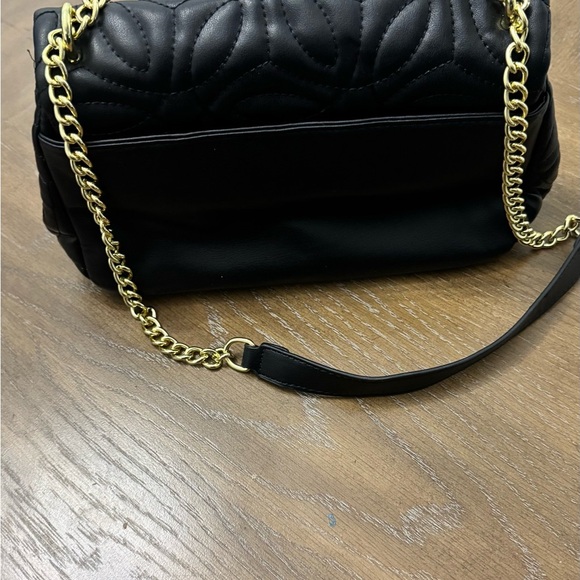 Luxurious Black Quilted Crossbody Bag with Gold Accents Vera New York - Picture 4 of 7